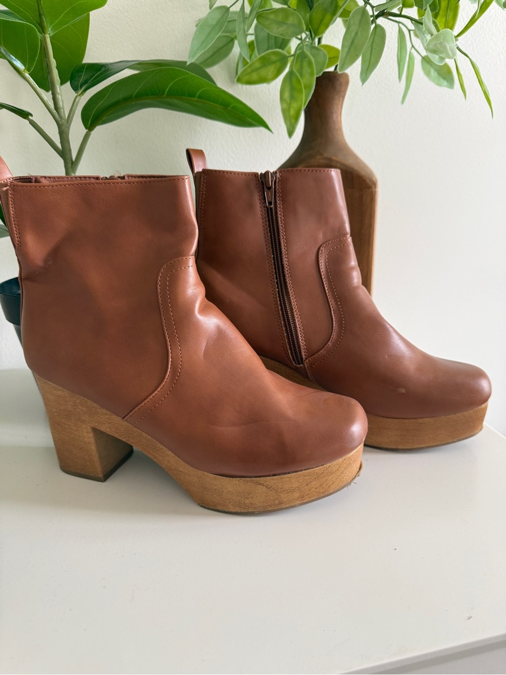 Universal Thread Tan Brown platform clog boots